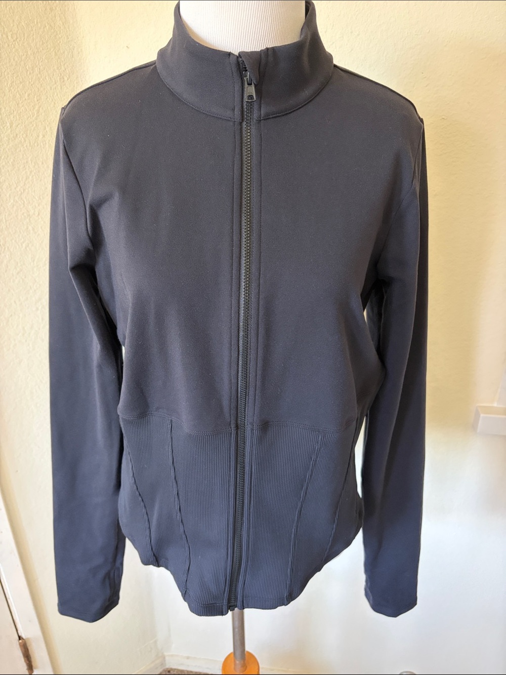 ALO Yoga Black Full‑Zip Bomber Jacket